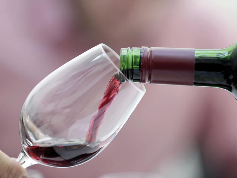 Nachfrage nach alkoholfreiem Wein und Sekt nimmt zu –  Preisbereitschaft in Weinregionen deutlich höher